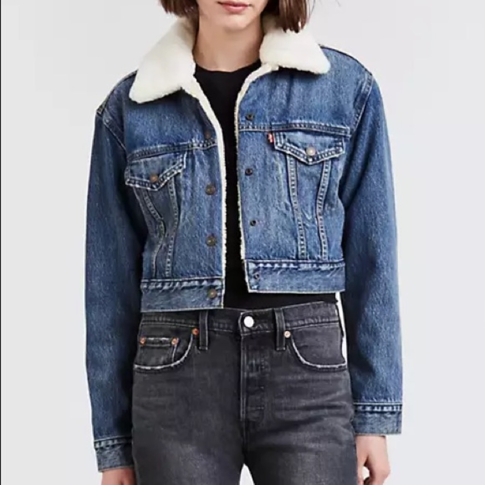 Levi’s cropped shearling trucker jacket size xs
